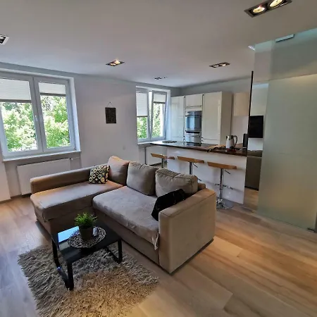 Nowoczesny Iii Al. Nmp Częstochowa